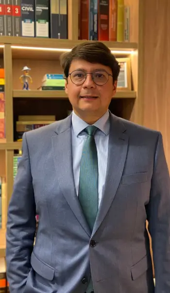 Dr. Vitor Lemes Castro